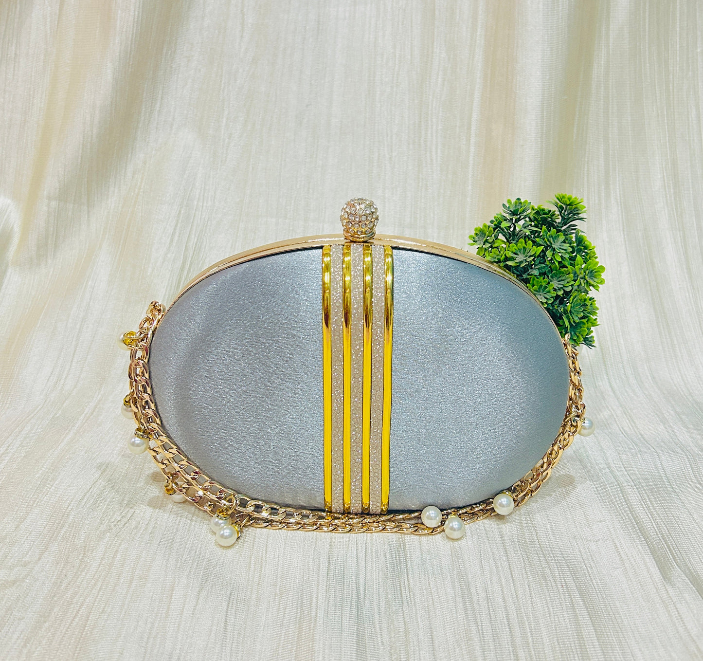 Trila Hand Clutch