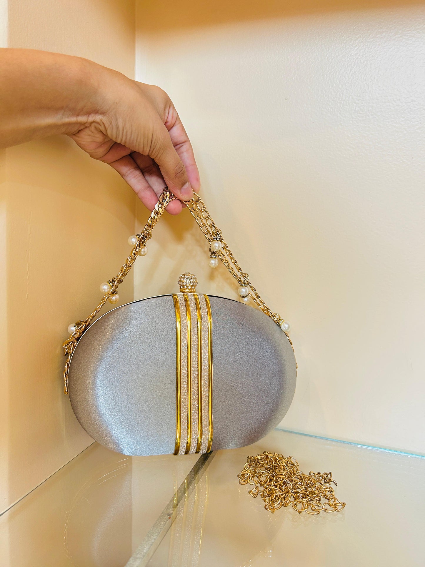 Trila Hand Clutch