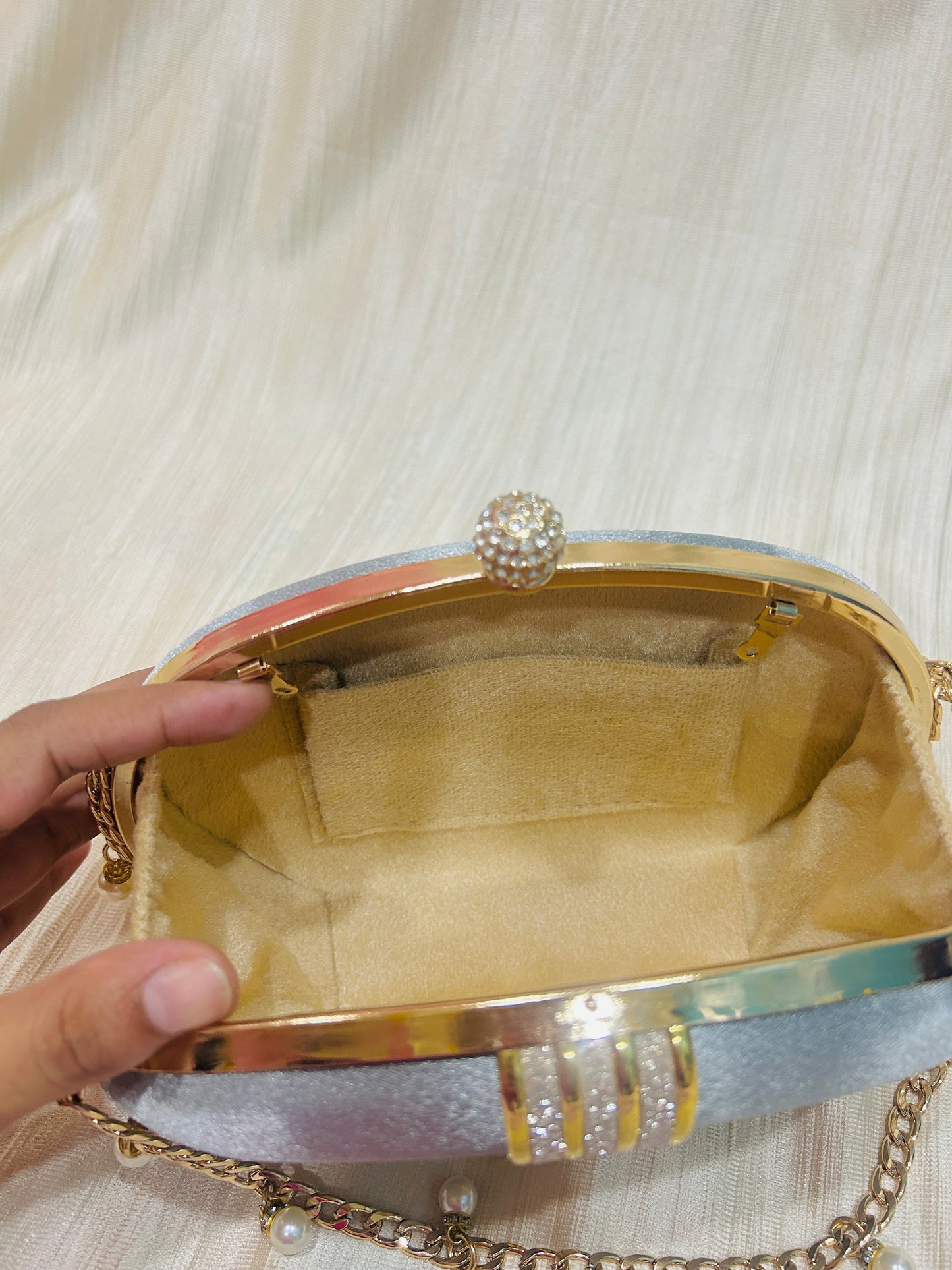 Trila Hand Clutch